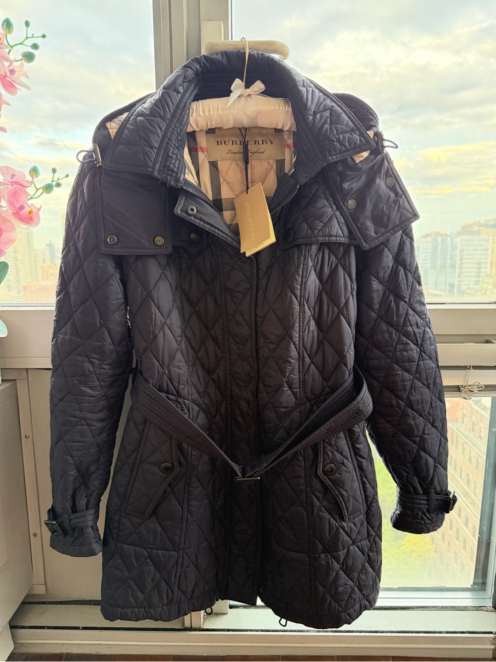 Brand New Burberry Women's Large Navy Quilted Belted Jacket with hood
